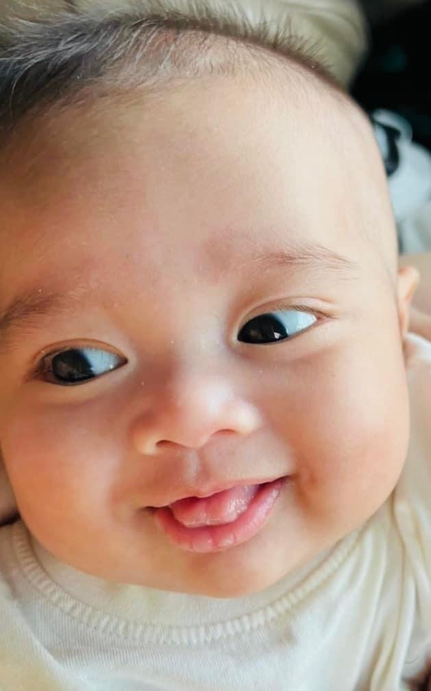  
Ai có con nhỏ cũng phần nào thấu hiểu sự vất vả của vợ Quỳnh Quỳnh. (Ảnh: FB Lê Dương Bảo Lâm) - Tin sao Viet - Tin tuc sao Viet - Scandal sao Viet - Tin tuc cua Sao - Tin cua Sao