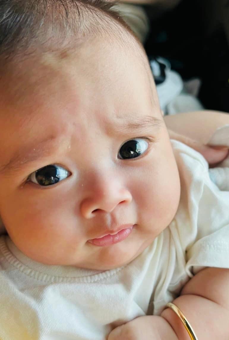  
Nhóc tỳ nhà nam diễn viên vô cùng đáng yêu và thừa hưởng nhiều nét từ ba. (Ảnh: FB Quỳnh Quỳnh) - Tin sao Viet - Tin tuc sao Viet - Scandal sao Viet - Tin tuc cua Sao - Tin cua Sao