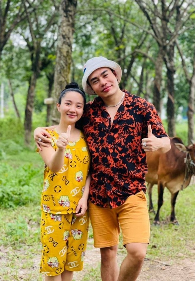  
Dù vậy vẫn cực kỳ đơn giản khi luôn diện đồ bộ. (Ảnh: FB Lê Dương Bảo Lâm) - Tin sao Viet - Tin tuc sao Viet - Scandal sao Viet - Tin tuc cua Sao - Tin cua Sao