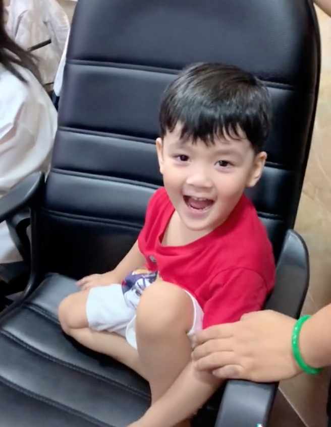  
Bé Polo gọi Đàm Vĩnh Hưng là "mít tơ Đàm" hoặc "đại ca". (Ảnh: TikTok poloworld.mrdam) - Tin sao Viet - Tin tuc sao Viet - Scandal sao Viet - Tin tuc cua Sao - Tin cua Sao