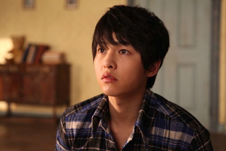  
Song Joong Ki vào vai cậu bé người sói trong A Werewolf Boy. (Ảnh: Pinterest)  