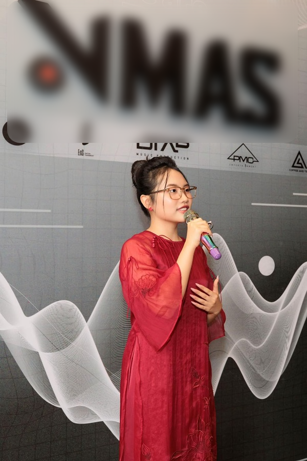  Nữ ca sĩ cho biết bản thân đang là trụ cột gia đình và có những mục tiêu lớn. (Ảnh: FB Phương Mỹ Chi) - Tin sao Viet - Tin tuc sao Viet - Scandal sao Viet - Tin tuc cua Sao - Tin cua Sao