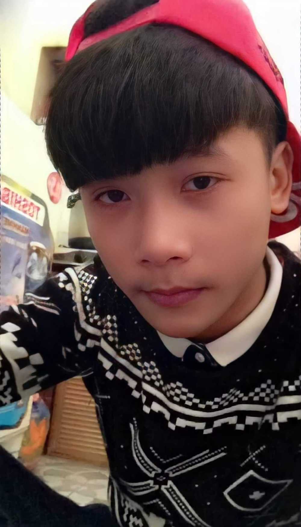  Hình ảnh thời còn "ngố tàu" của Quang Linh cũng được chia sẻ rầm rộ. (Ảnh: TikTok Cuộc Sống Châu Phi)