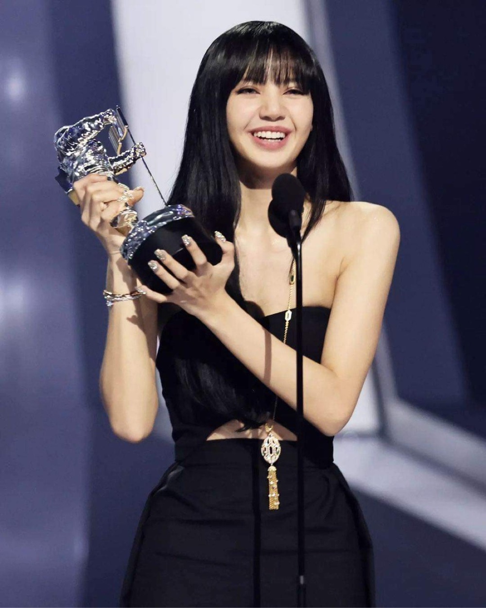  
Lisa ẵm giải Best K-pop tại MTV VMAs. (Ảnh: Twitter @selisasource)
