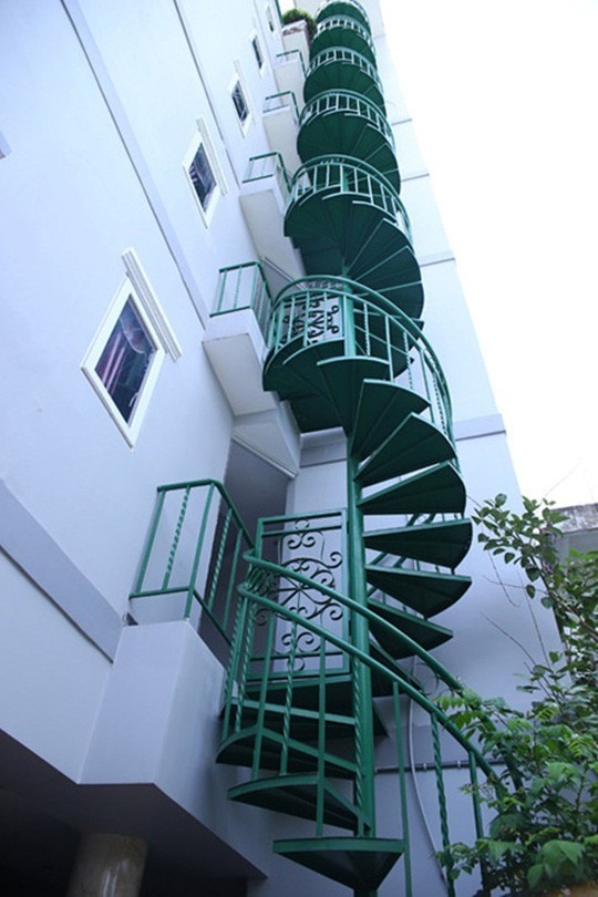 Khánh Phương hiện đang sống trong căn biệt thự 6 tầng. (Ảnh: Facebook Khánh Phương Singer)