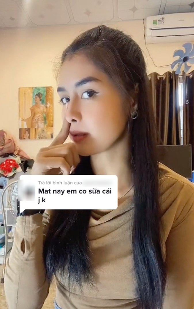  
Nữ giáo viên thẳng thắn trả lời khi bị nói sửa mặt. (Ảnh: TikTok Bé Đẹp)