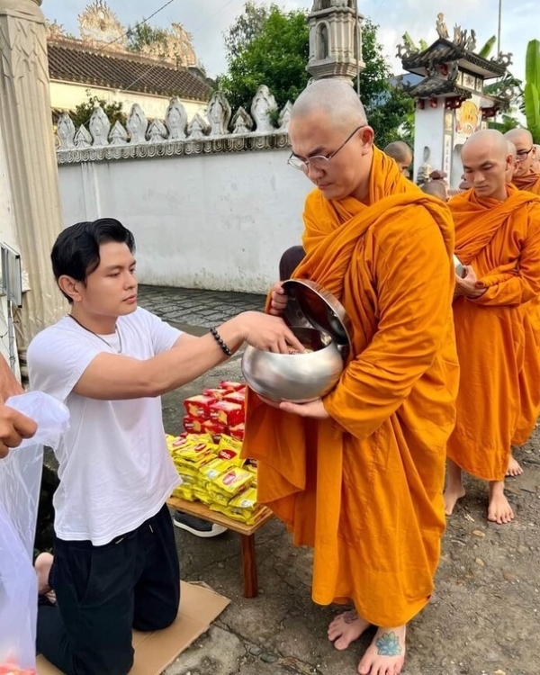  Anh đã có khóa tu gieo duyên kéo dài 10 ngày. (Ảnh: FB Đại Nghĩa Fanpage) - Tin sao Viet - Tin tuc sao Viet - Scandal sao Viet - Tin tuc cua Sao - Tin cua Sao