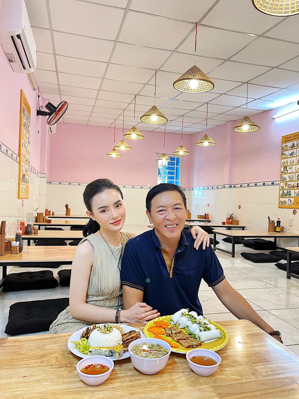  
Hiện tại, em gái Angela Phương Trinh đang giúp gia đình quản lý các nhà hàng chay. (Ảnh: FB Phương Trang) - Tin sao Viet - Tin tuc sao Viet - Scandal sao Viet - Tin tuc cua Sao - Tin cua Sao