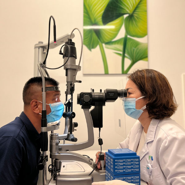 Sau hơn 30 năm sống trong bóng tối, nay anh Hồng đã tìm lại được ánh sáng. (Ảnh: Thanh Niên)