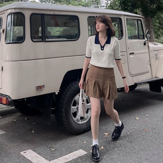 ​Hải Tú gây xôn xao khi thả dáng bên chiếc G63. (Ảnh: FB Hải Tú)