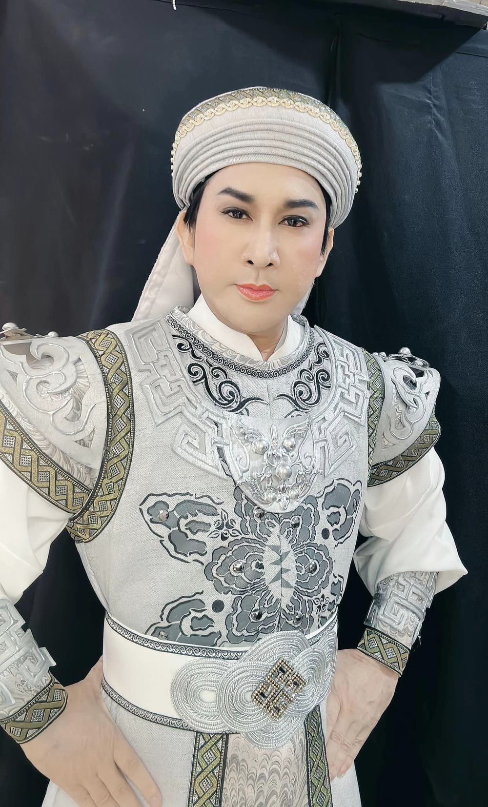  
Nghệ sĩ Kim Tử Long chia sẻ nhiều thông tin về việc xét phong danh hiệu NSND. (Ảnh: FB Kim Tử Long) - Tin sao Viet - Tin tuc sao Viet - Scandal sao Viet - Tin tuc cua Sao - Tin cua Sao