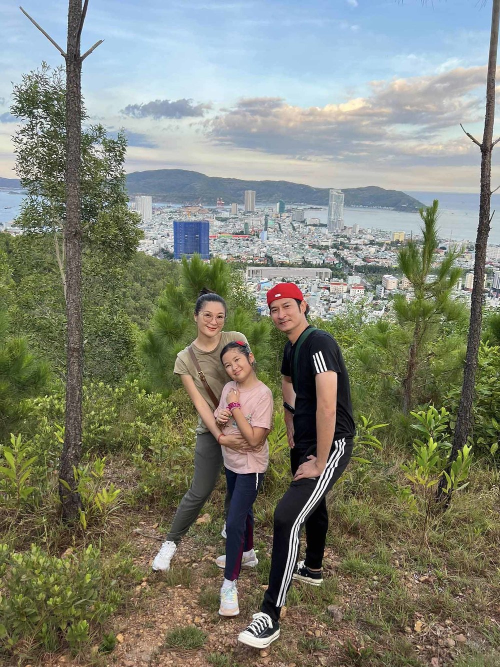  
Nam diễn viên trở thành người đàn ông của gia đình. (Ảnh: FB Trần Phan Huy Khánh) - Tin sao Viet - Tin tuc sao Viet - Scandal sao Viet - Tin tuc cua Sao - Tin cua Sao