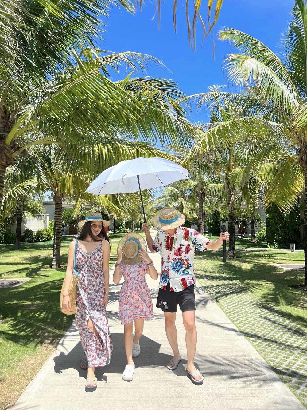  
Huy Khánh thường đưa vợ con đi nghỉ dưỡng ở khắp nơi. (Ảnh: FB Trần Phan Huy Khánh) - Tin sao Viet - Tin tuc sao Viet - Scandal sao Viet - Tin tuc cua Sao - Tin cua Sao