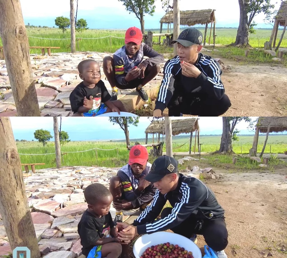  
Cậu bé rất hay được Quang Linh cho đi cùng đến nhiều nơi. (Ảnh: Chụp màn hình YouTube Quang Linh Vlogs)