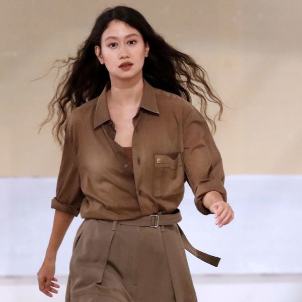  Lối thời trang của Sarah Linh Trần đơn giản nhưng không kém phần hiện đại. (Ảnh: Instagram Sarahlinhtranoutfits)