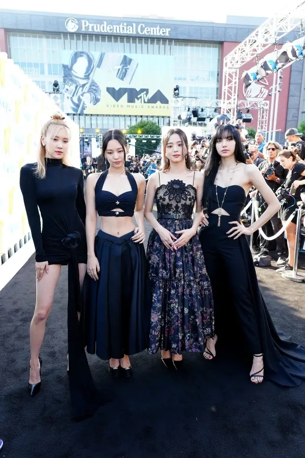  
BLACKPINK xuất hiện xinh đẹp tại lễ trao giải Video Music Awards 2022. (Ảnh: Pinterest)