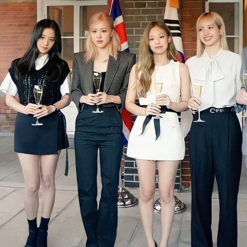  
Người hâm mộ tự hào về 4 nữ thần tượng nhà YG Entertainment. (Ảnh: Pinterest)
