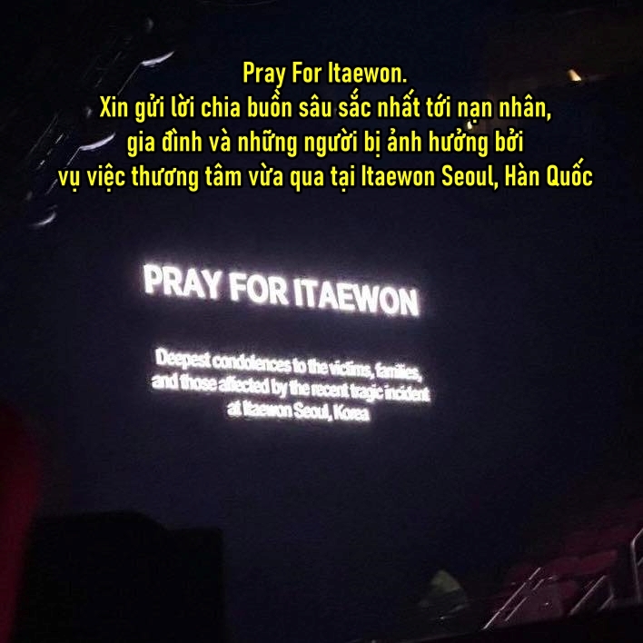 Nếu bạn là fan của BLACKPINK, hãy xem hình ảnh này để trải nghiệm sự tinh tế và quyến rũ của các cô gái. Bạn cũng sẽ cảm thấy tình nguyện và phúc lợi khi biết rằng họ thường xuyên tham gia các hoạt động thiện nguyện.