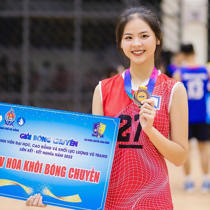 Nữ sinh 2k3 theo thể thao từ lớp 9 được mệnh danh hot girl chơi bóng