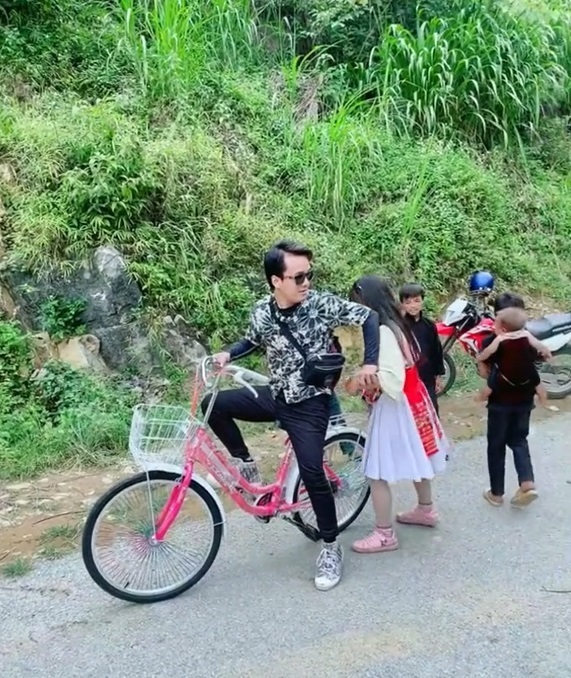  
Nhiều người cho rằng Martin Nguyễn không còn muốn liên quan đến Phúng Phính nữa. (Ảnh: Phụ Nữ Sức Khoẻ)