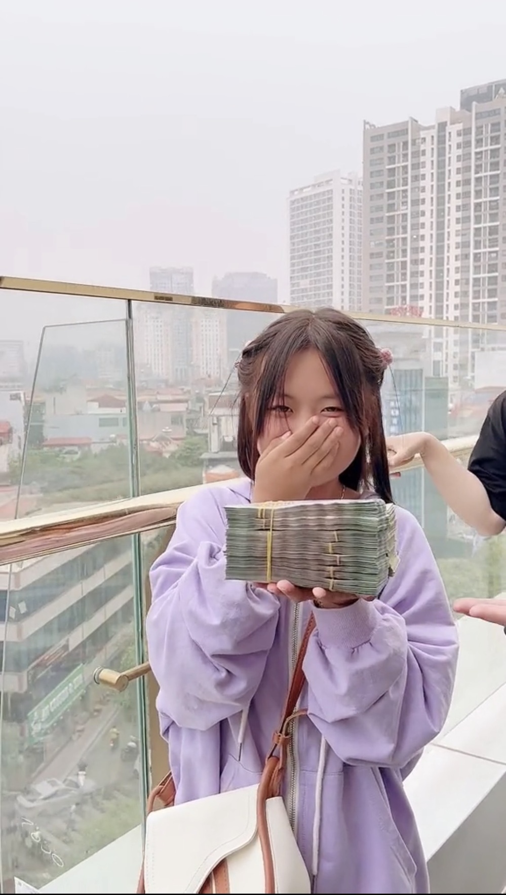  Đây là khoản tiền mà người hỗ trợ Phúng Phính hứa tặng cho cô bé. (Ảnh: Chụp màn hình TikTok Mua Thị Dua)