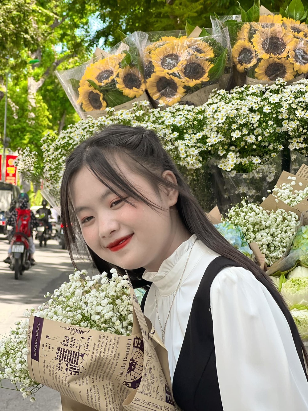  
Những bức ảnh của em luôn nhận về sự tương tác lớn từ khán giả. (Ảnh: Facebook Mua Thi Dua)