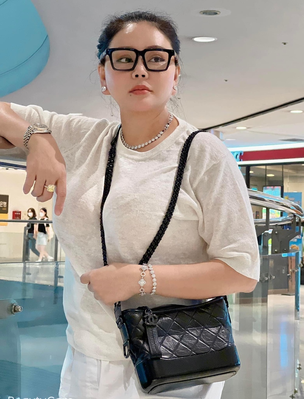  
Nữ diễn viên thường xuyên diện đồ hiệu. (Ảnh: FB Nguyễn Lê Giang) - Tin sao Viet - Tin tuc sao Viet - Scandal sao Viet - Tin tuc cua Sao - Tin cua Sao
