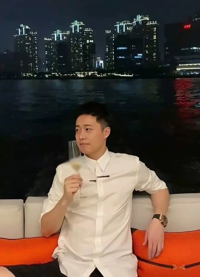  Kiểu tóc được đánh giá phù hợp nhất với Quang Linh Vlogs. (Ảnh: FB Phạm Quang Linh)