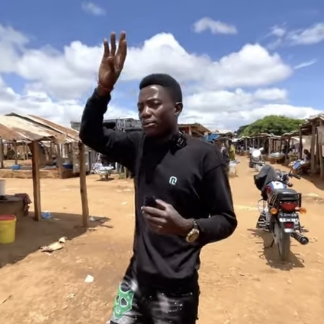  Người hâm mộ đang rất mong chờ được gặp Lindo tại Việt Nam. (Ảnh: YouTube Lindo Vlogs - Cuộc Sống ở Châu Phi)