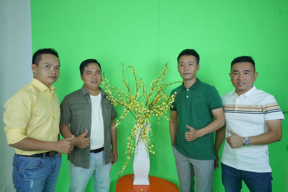  Có thể thấy Quang Linh rất được các thành viên khác yêu mến. (Ảnh: FB Phạm Quang Linh)