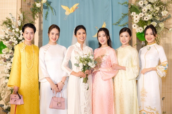  
Các khách mời là dàn hậu Việt gây thương nhớ khi diện áo dài nền nã. (Ảnh: Vũ Đoàn Team) 