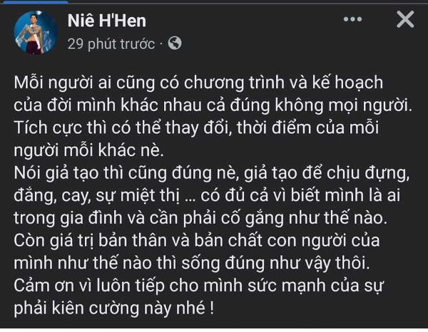  
H’Hen Niê đã đáp trả khéo léo bình luận tiêu cực của cư dân mạng. (Ảnh: FB H’Hen Niê) 
 
H’Hen Niê thẳng thắn đáp lại những công kích của antifan khiến nhiều người khâm phục. (Ảnh: FB H’Hen Niê) - Tin sao Viet - Tin tuc sao Viet - Scandal sao Viet - Tin tuc cua Sao - Tin cua Sao