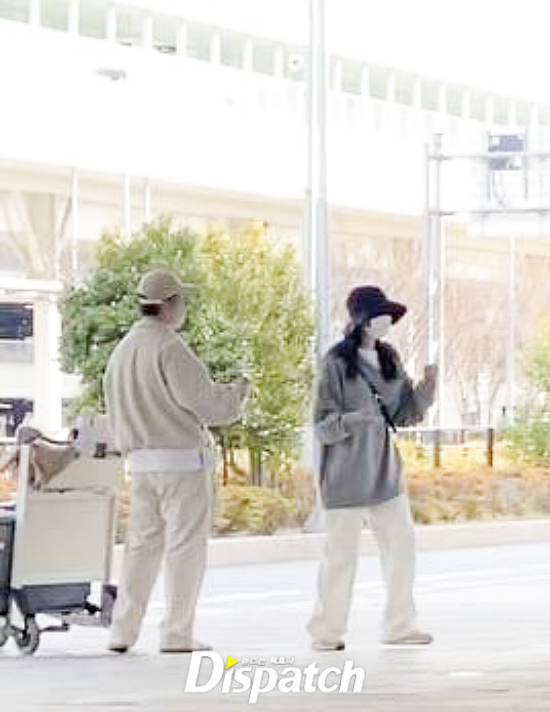 Dispatch khui hình ảnh Lee Jong Suk đi du lịch cùng IU 