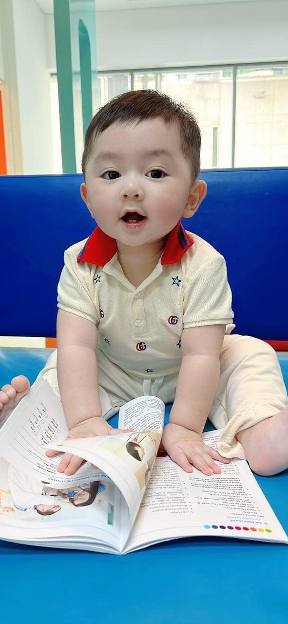  Biểu cảm đa dạng trên gương mặt dễ thương của quý tử Chi Bảo. (Ảnh: FB Chi Bảo) - Tin sao Viet - Tin tuc sao Viet - Scandal sao Viet - Tin tuc cua Sao - Tin cua Sao