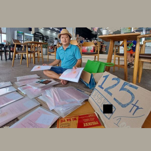  
Những chỗ nào có người gửi thì ông sẽ bán hộ. (Ảnh: Vietnamnnet)