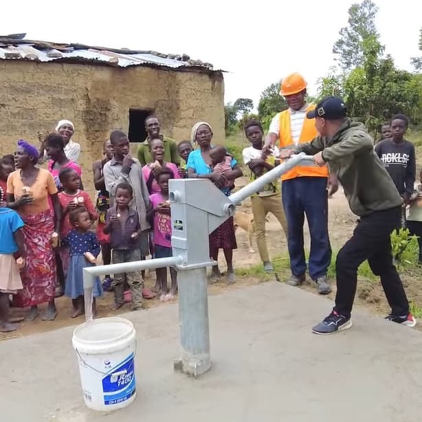  Anh đào giếng cho bà con. (Ảnh: FB Phạm Quang Linh)