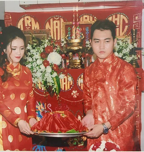  
Khoảnh khắc bắt đúng lúc chú rể có biểu cảm khó đỡ. (Ảnh: Giadinh.net)