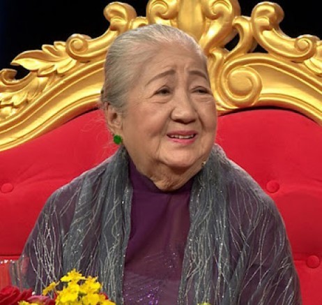  NS Thiên Kim chia sẻ trên sóng truyền hình về cuộc đời bà. (Ảnh: Chụp màn hình)