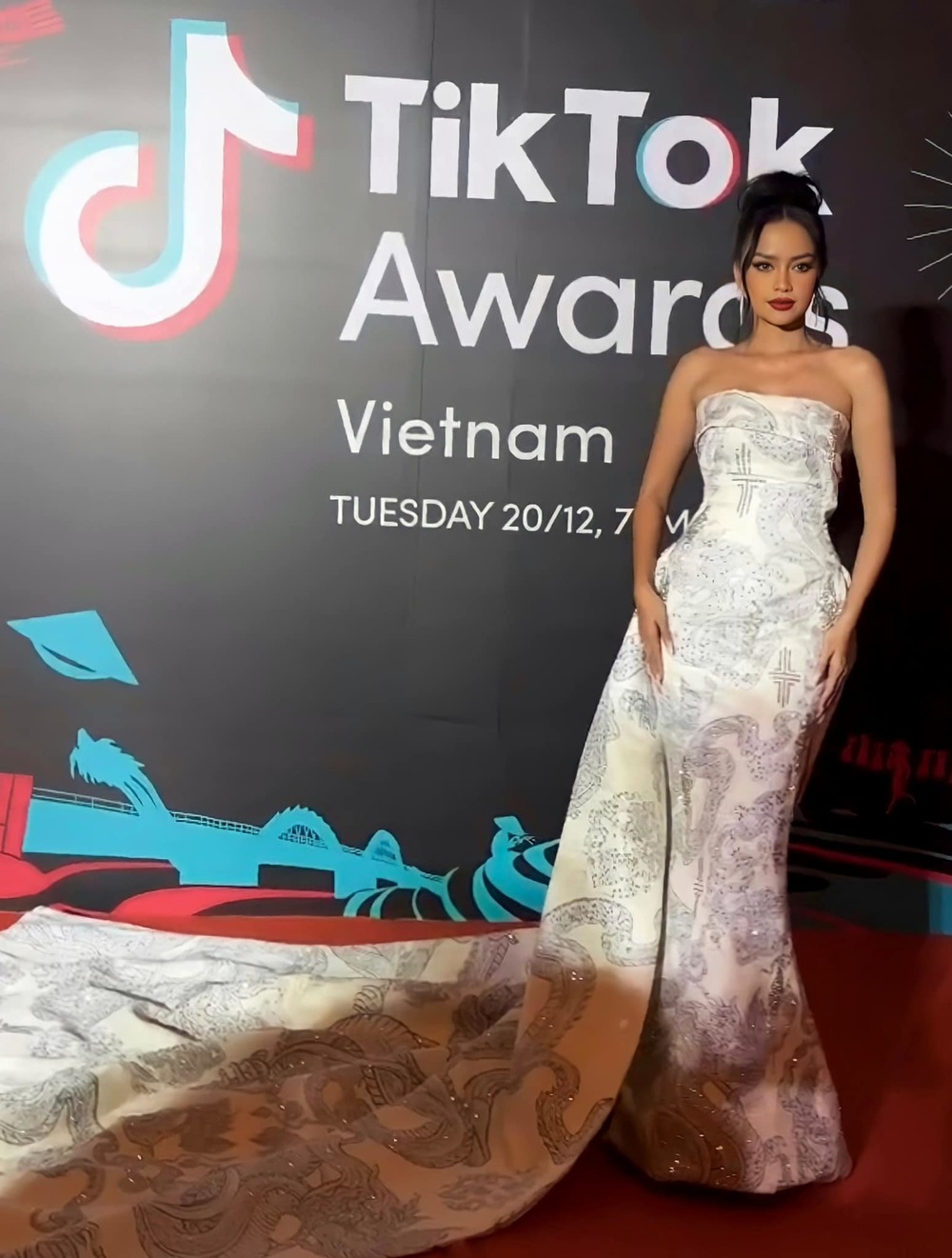 Hoa hậu Ngọc Châu xuất hiện đầy quyền lực, xinh đẹp tại TikTok Awards Việt Nam 2022. (Ảnh: Facebook Venus Beauty Queen)