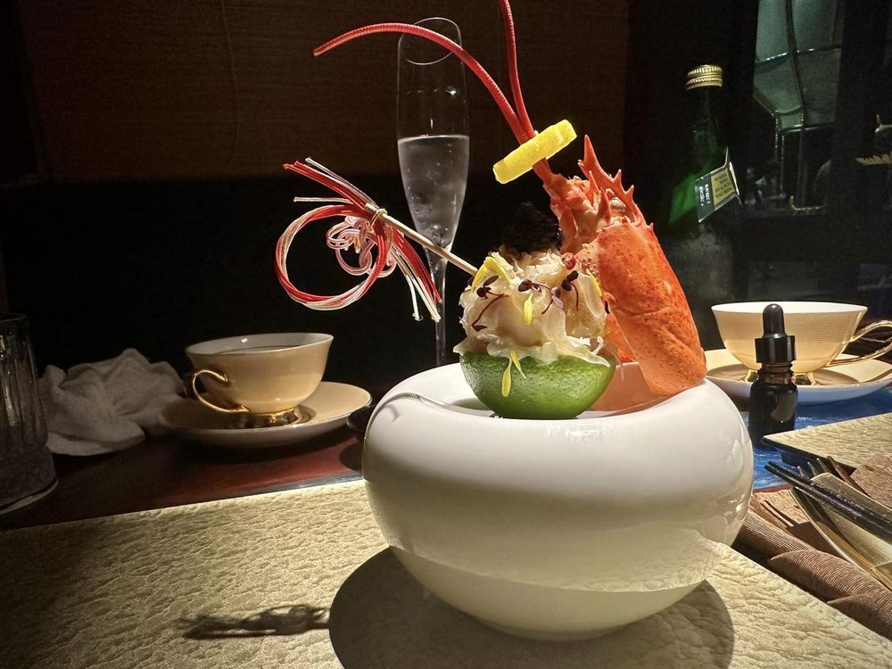  Nhìn menu ăn của cặp đôi mà dân tình ngưỡng mộ vì toàn sơn hào hải vị. (Ảnh: FB Trấn Thành) - Tin sao Viet - Tin tuc sao Viet - Scandal sao Viet - Tin tuc cua Sao - Tin cua Sao