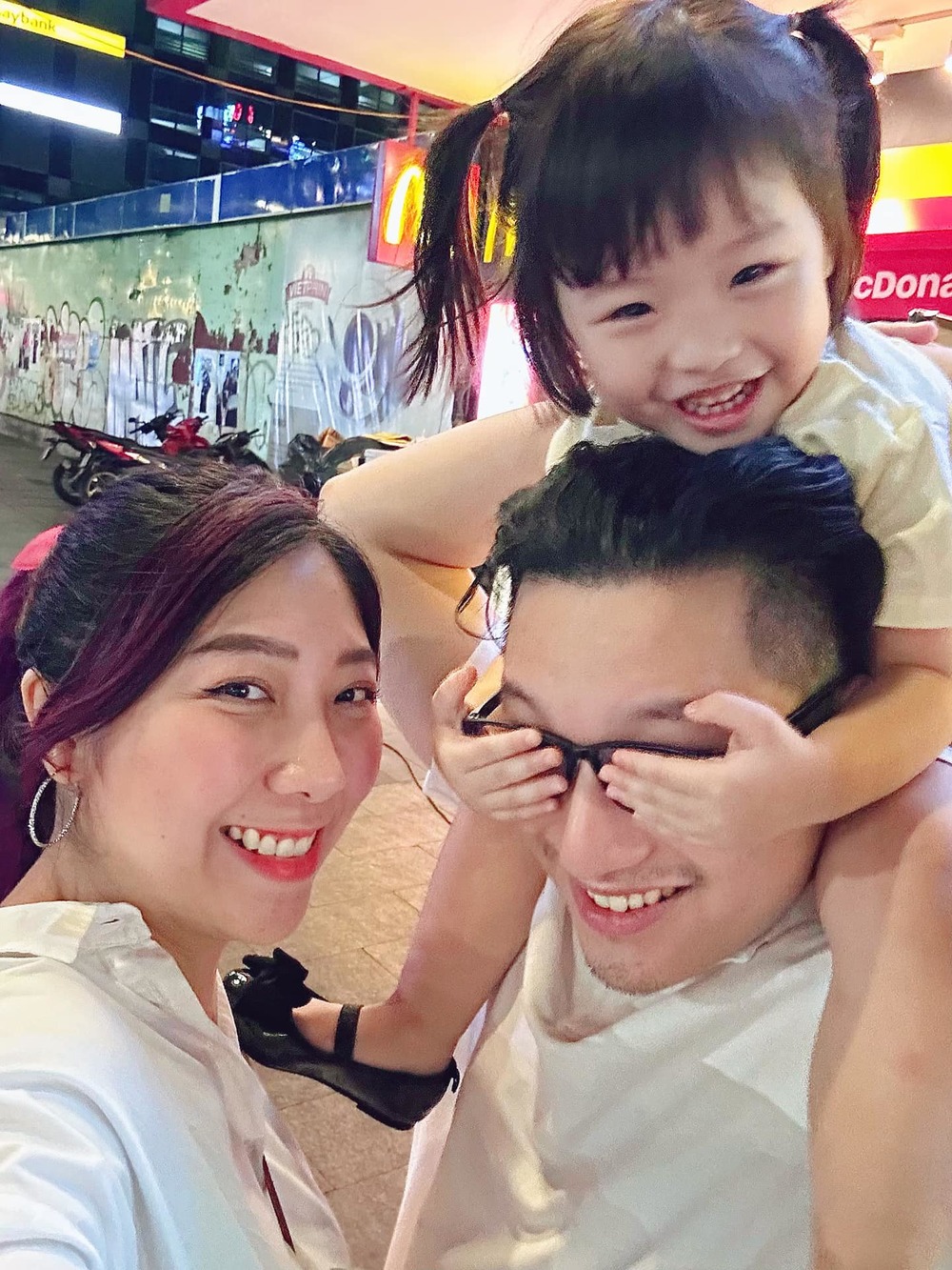 
Gia đình nhỏ của Huỳnh Mi được khán giả đặc biệt quan tâm. (Ảnh: Facebook Huỳnh Mi)