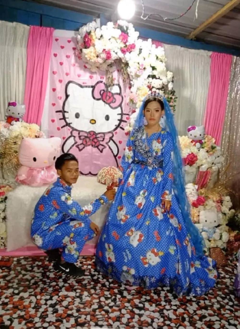  
Cô dâu đã thay nhiều bộ váy cưới độc đáo. (Ảnh: The Straits Times)