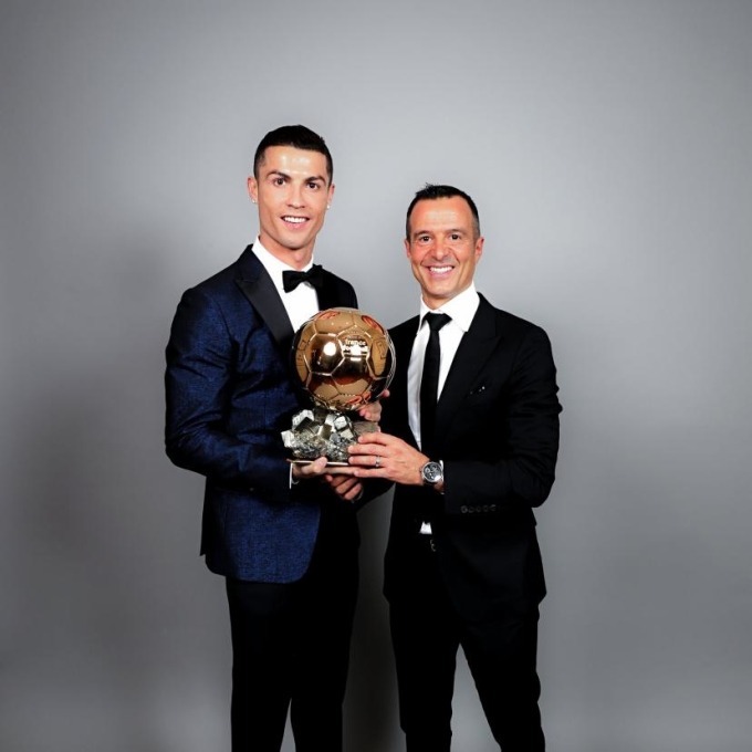  Ronaldo cùng ʋới người đại diện Jorge Mendes. (Ảnh: Marca)