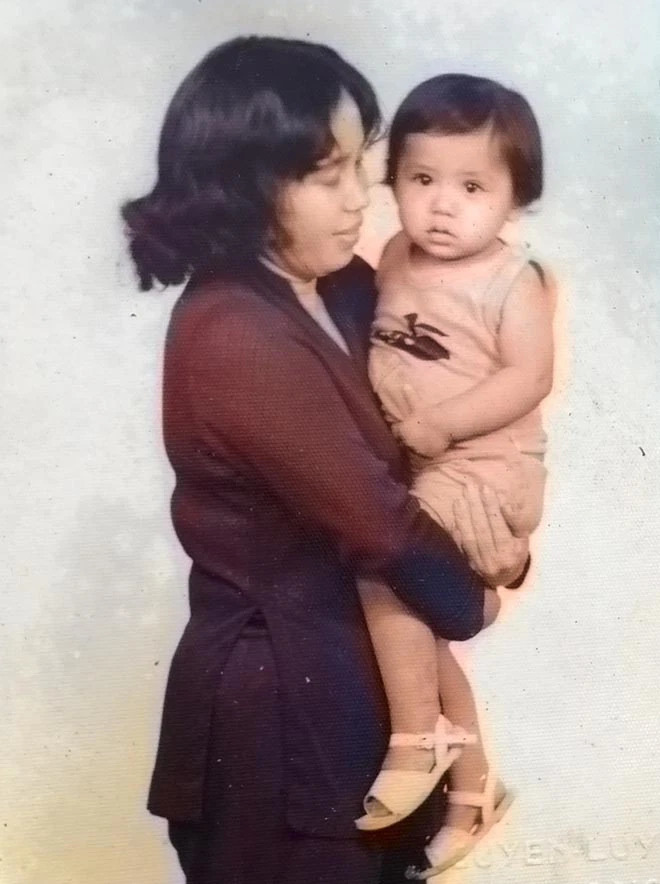  
Hình ảnh hiếm hoi của Việt Trinh và mẹ ruột.