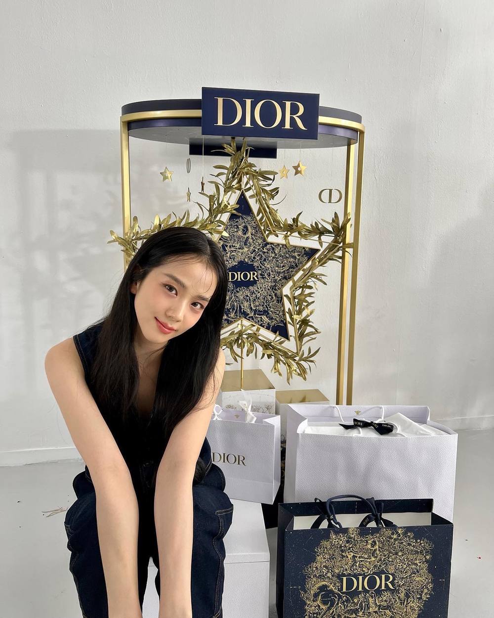  
Jisoo holds a fortune that many people dream of.  (Photo: Instagram @sooyaaa__)