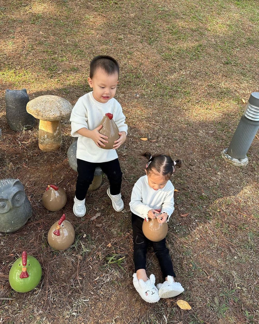  
Cặp sinh đôi được ba mẹ đưa đi du lịch nhiều nơi. (Ảnh: Instagram henrylisaleon) - Tin sao Viet - Tin tuc sao Viet - Scandal sao Viet - Tin tuc cua Sao - Tin cua Sao