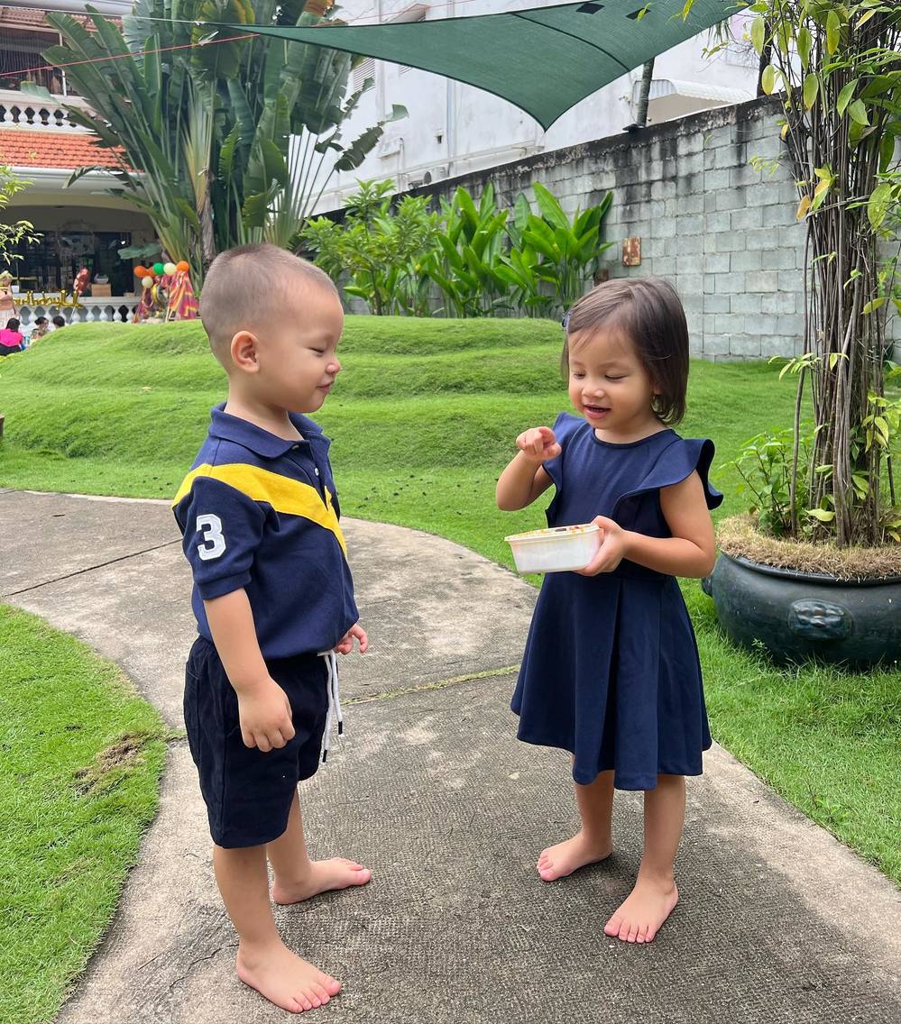  Hai nhóc tì dù học ở môi trường quốc tế nhưng vẫn không bỏ bê tiếng mẹ đẻ. (Ảnh: Instagram @henrylisaleon) - Tin sao Viet - Tin tuc sao Viet - Scandal sao Viet - Tin tuc cua Sao - Tin cua Sao