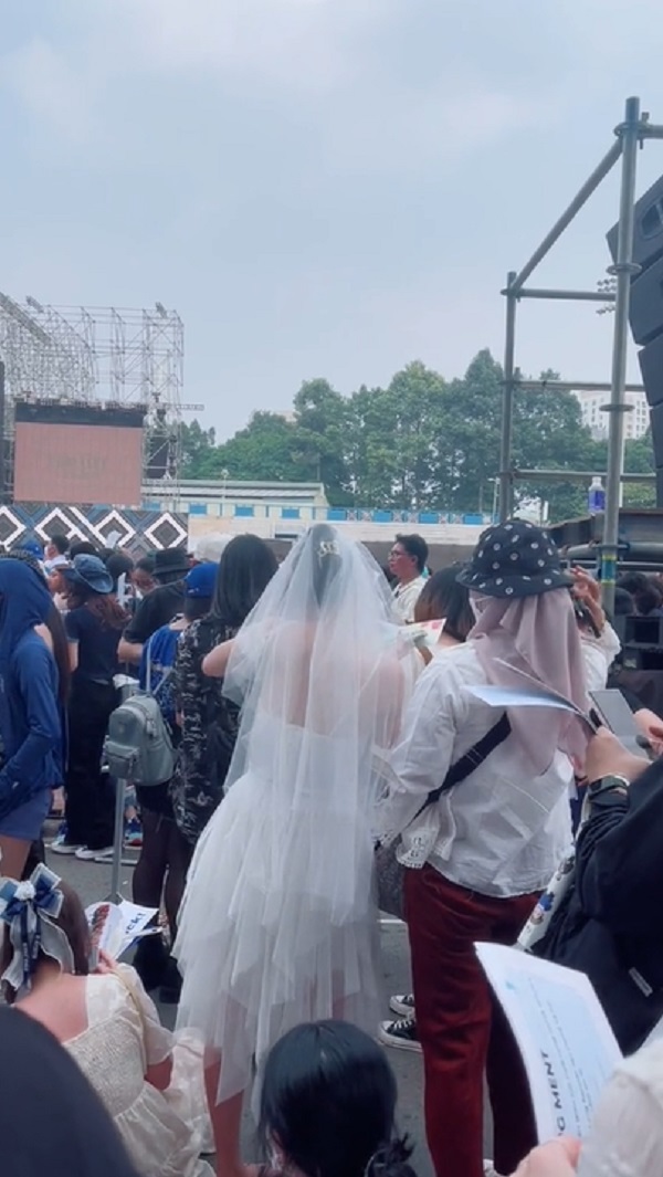 1 khán giả nữ bị chồng huỷ hôn vì mặc váy cưới đến dự show thần tượng  Báo  Phụ Nữ Việt Nam