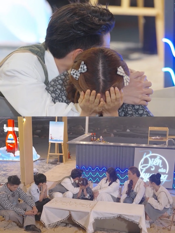  Những cái ôm dành cho Hòa Minzy để chia sẻ những nỗi buồn cô đang chịu đựng. (Ảnh: Biển Của Hy Vọng)