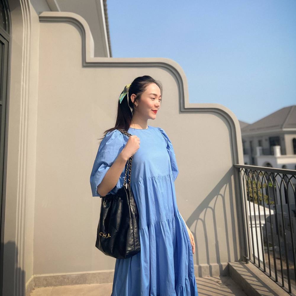  
Cô thường diện váy rộng thùng thình để che bầu. (Ảnh: Hằng Lê) - Tin sao Viet - Tin tuc sao Viet - Scandal sao Viet - Tin tuc cua Sao - Tin cua Sao